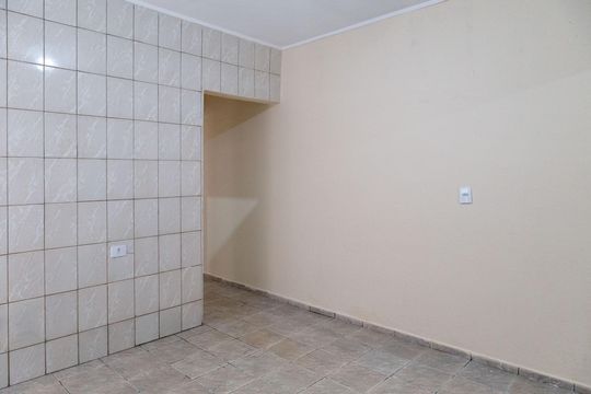 Cozinha de casa para alugar com 1 quarto, 80m² em Jardim Presidente Dutra, Guarulhos