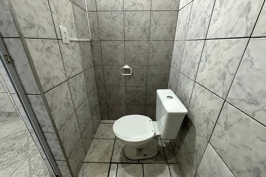 Banheiro de casa para alugar com 1 quarto, 50m² em Jardim Julio, Barueri