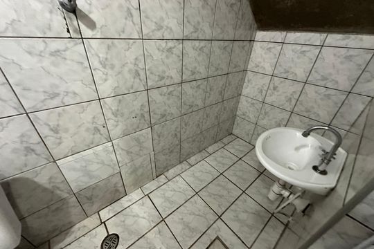 Banheiro de casa para alugar com 1 quarto, 50m² em Jardim Julio, Barueri