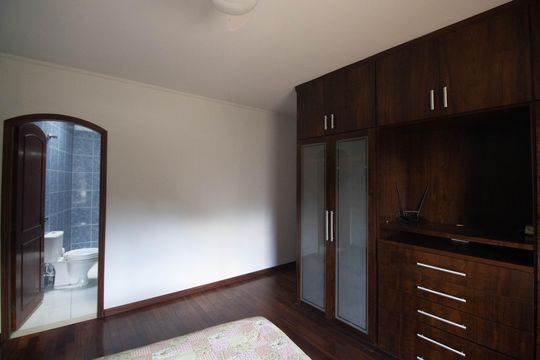 Suíte 2 de casa para alugar com 4 quartos, 349m² em Jardim Leonor Mendes de Barros, São Paulo