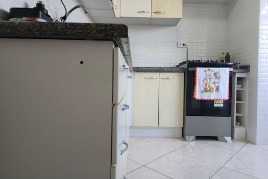 Cozinha de apartamento para alugar com 1 quarto, 42m² em Jardim Cocaia, Guarulhos