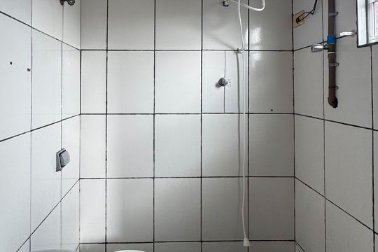 Banheiro da suíte de casa para alugar com 1 quarto, 70m² em Jardim Nascimento, São Bernardo do Campo