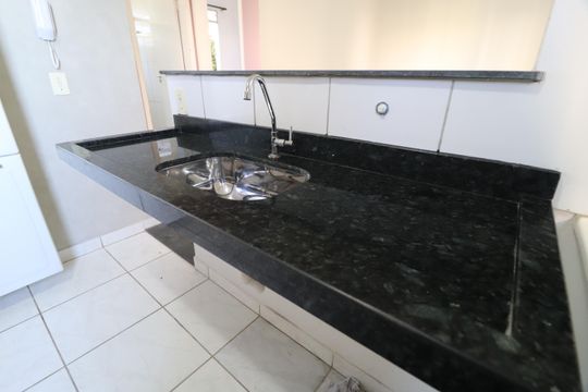 Cozinha de apartamento para alugar com 2 quartos, 50m² em Shopping Park, Uberlândia