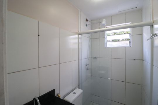 Banheiro Social de apartamento para alugar com 2 quartos, 50m² em Shopping Park, Uberlândia