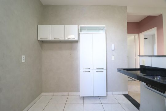 Cozinha de apartamento para alugar com 2 quartos, 50m² em Shopping Park, Uberlândia