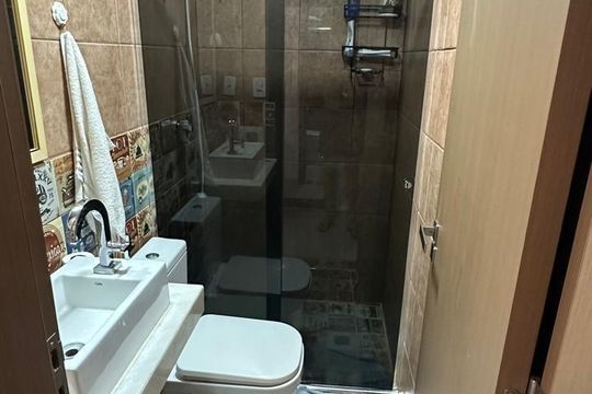 Banheiro de casa de condomínio à venda com 3 quartos, 200m² em Santa Tereza, Porto Alegre