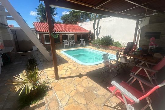 Piscina de casa de condomínio à venda com 3 quartos, 200m² em Santa Tereza, Porto Alegre