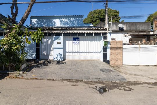 Fachada de casa à venda com 4 quartos, 370m² em Campo Grande, Rio de Janeiro