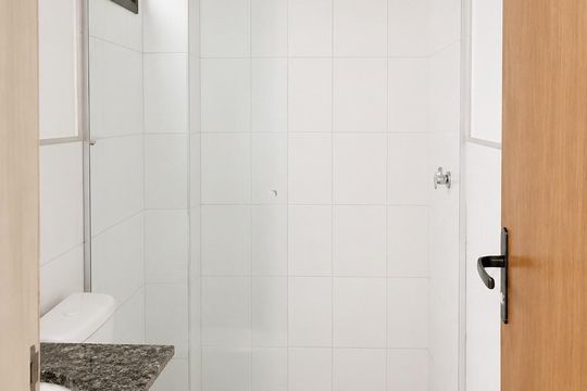 Banheiro de casa de condomínio para alugar com 3 quartos, 89m² em Dom Feliciano, Gravataí