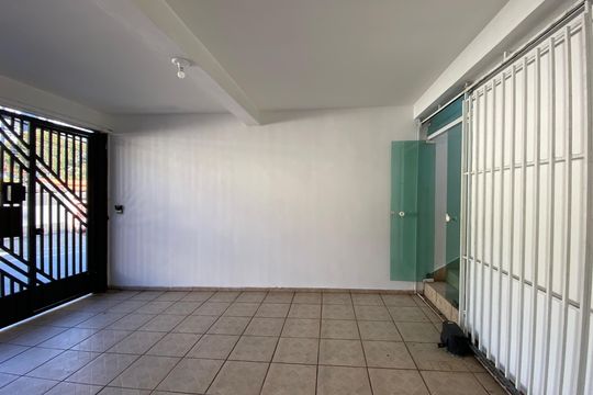 Garagem de casa à venda com 3 quartos, 170m² em Vila Yara, Osasco