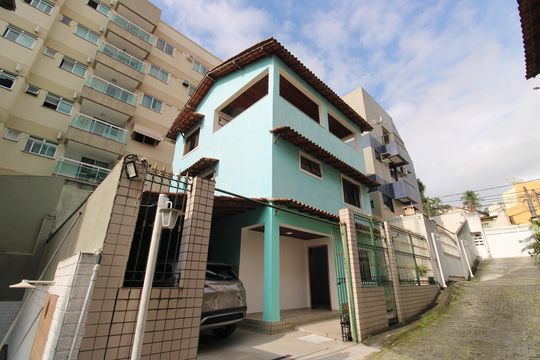 Fachada de casa de condomínio à venda com 3 quartos, 192m² em Pechincha, Rio de Janeiro