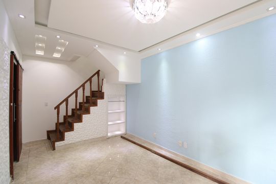Sala de casa de condomínio para alugar com 3 quartos, 192m² em Pechincha, Rio de Janeiro