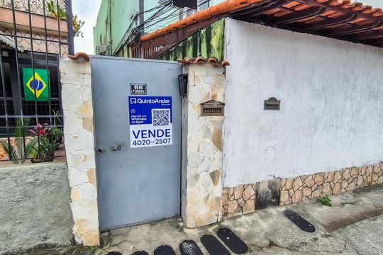 Frente da casa de casa à venda com 3 quartos, 100m² em Penha Circular, Rio de Janeiro