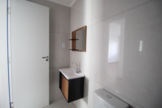 Banheiro de apartamento à venda com 2 quartos, 61m² em Jardim Dona Leopoldina, Porto Alegre