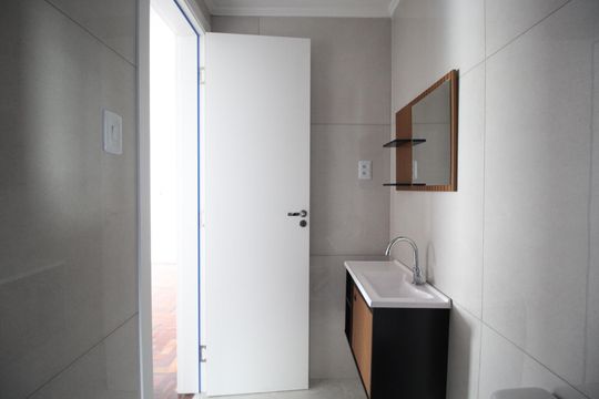 Banheiro de apartamento à venda com 2 quartos, 61m² em Jardim Dona Leopoldina, Porto Alegre