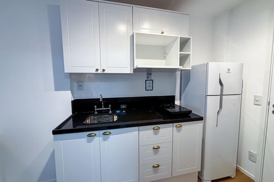 Cozinha de kitnet/studio para alugar com 1 quarto, 26m² em Sumarezinho, São Paulo