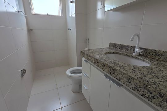 Banheiro social de apartamento para alugar com 2 quartos, 70m² em Residencial Visão, Lagoa Santa