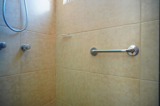 Banheiro da Suíte de apartamento para alugar com 3 quartos, 105m² em Moinhos de Vento, Porto Alegre