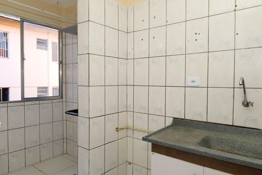 Cozinha de apartamento para alugar com 2 quartos, 51m² em Jardim Marilu, São Paulo