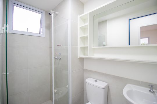 Banheiro de apartamento para alugar com 2 quartos, 68m² em Irajá, Rio de Janeiro