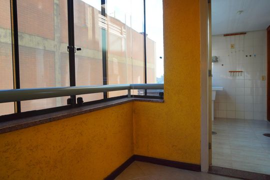 Varanda da Sala de apartamento para alugar com 4 quartos, 109m² em Cristo Redentor, Porto Alegre