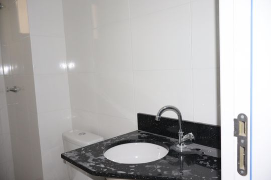 Banheiro da Suíte de apartamento à venda com 2 quartos, 53m² em Vila Progresso, Guarulhos