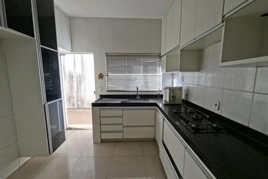 Cozinha de casa para alugar com 3 quartos, 150m² em Jardim Patricia, Uberlândia