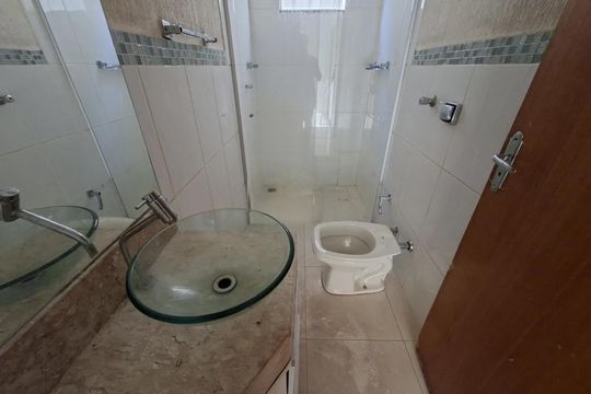 Banheiro social de casa para alugar com 3 quartos, 150m² em Jardim Patricia, Uberlândia
