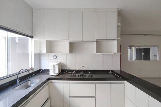 Cozinha de casa para alugar com 3 quartos, 150m² em Jardim Patricia, Uberlândia