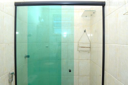Banheiro social de apartamento à venda com 3 quartos, 70m² em Goiânia, Belo Horizonte