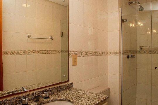 Banheiro 2 de apartamento para alugar com 3 quartos, 112m² em Petrópolis, Porto Alegre