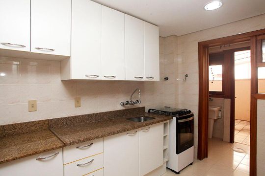 Cozinha de apartamento para alugar com 3 quartos, 112m² em Petrópolis, Porto Alegre