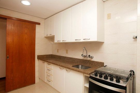Cozinha de apartamento para alugar com 3 quartos, 112m² em Petrópolis, Porto Alegre