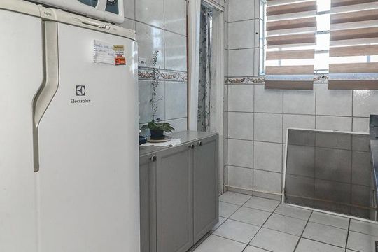 Cozinha de apartamento para alugar com 2 quartos, 55m² em Humaitá, Porto Alegre