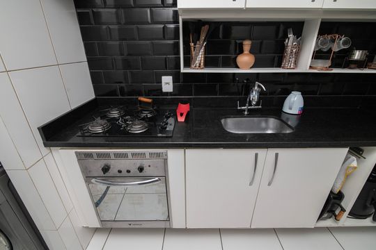 Cozinha de apartamento para alugar com 2 quartos, 45m² em Jardim Santa Izabel, Hortolândia
