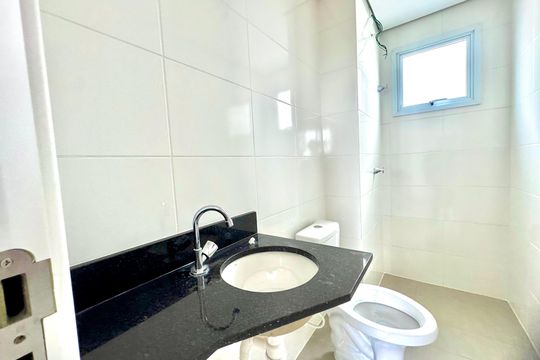 Banheiro de apartamento à venda com 2 quartos, 53m² em Vila Progresso, Guarulhos