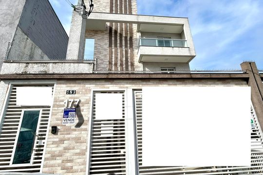 Placa instalada na fachada do imóvel de apartamento à venda com 2 quartos, 53m² em Vila Progresso, Guarulhos