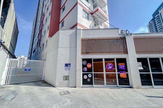 Fachada com Plaquinha de apartamento para alugar com 2 quartos, 35m² em Chácara Seis de Outubro, São Paulo