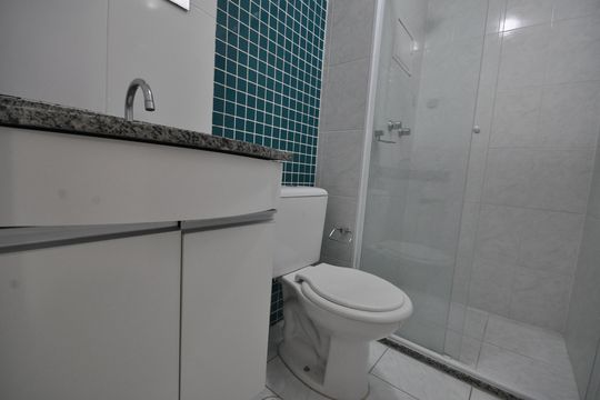 Banheiro de apartamento para alugar com 2 quartos, 53m² em Jardim Brasil (zona Norte), São Paulo