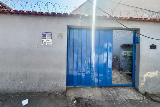 Fachada de casa à venda com 2 quartos, 100m² em Bernardo Monteiro, Contagem