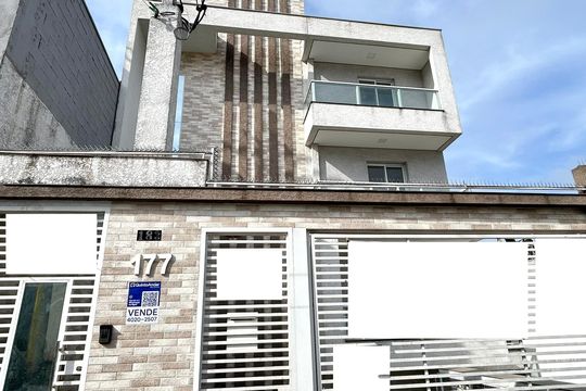 Placa instalada na fachada do imóvel  de apartamento à venda com 2 quartos, 53m² em Vila Progresso, Guarulhos