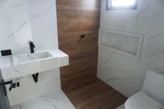 Banheiro da Suite 2 de casa de condomínio à venda com 3 quartos, 220m² em Alphaville, Santana de Parnaíba