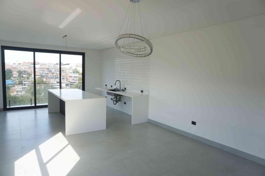 Sala de casa de condomínio à venda com 3 quartos, 220m² em Alphaville, Santana de Parnaíba