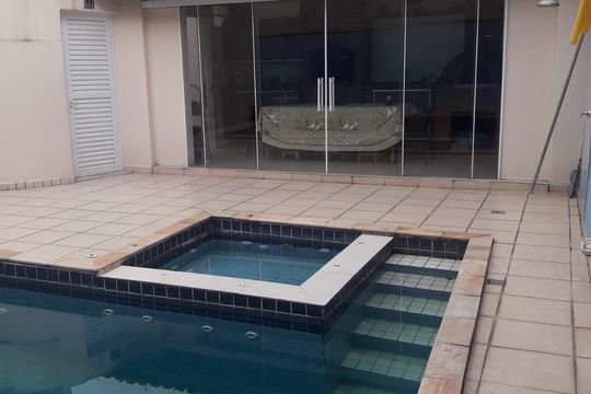 Piscina de casa à venda com 5 quartos, 411m² em City Bussocaba, Osasco