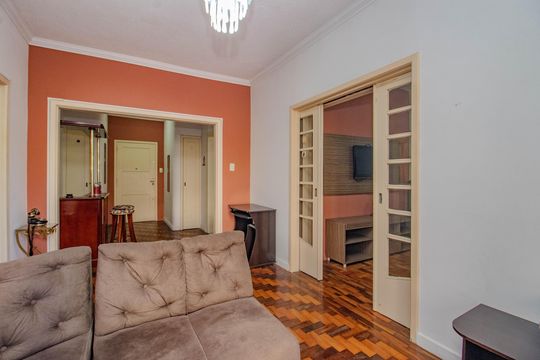 Sala de Estar de apartamento à venda com 2 quartos, 75m² em Petrópolis, Porto Alegre