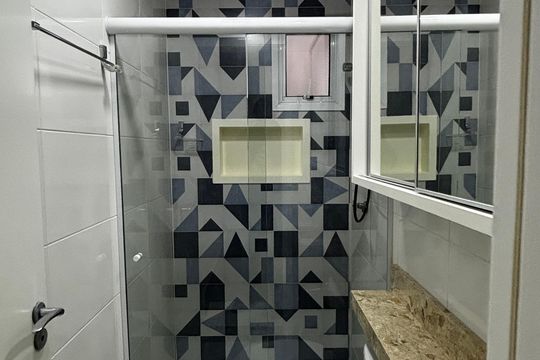 Banheiro da Suíte de apartamento à venda com 2 quartos, 55m² em Vila Eldizia, Santo André