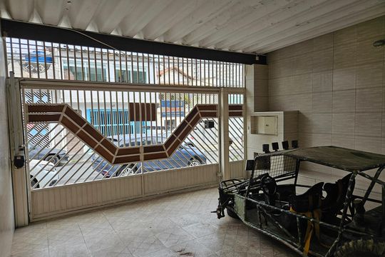 Área externa de casa à venda com 4 quartos, 150m² em Terceira Divisão de Interlagos, São Paulo