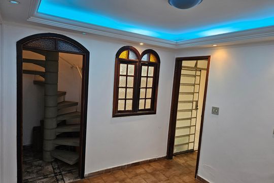 Sala de casa à venda com 4 quartos, 150m² em Terceira Divisão de Interlagos, São Paulo