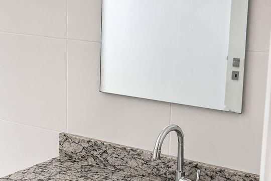 Banheiro de apartamento para alugar com 2 quartos, 48m² em Mantiquira, Duque de Caxias
