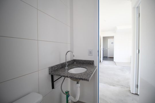 Banheiro de apartamento para alugar com 1 quarto, 33m² em Lomba do Pinheiro, Porto Alegre